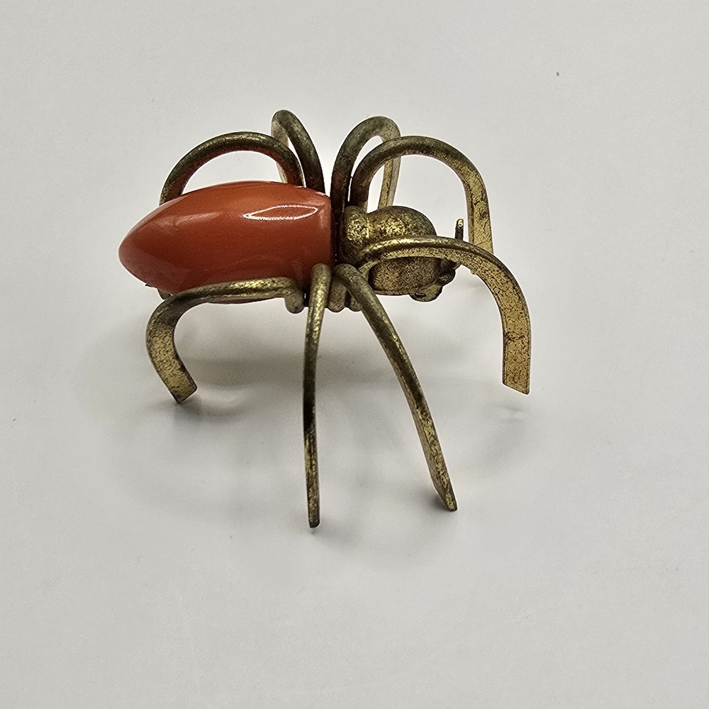 Vintage Art Deco Orange Bakelite Spider Brooch - Picture 4 of 14